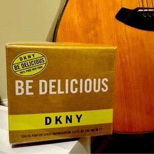 NWT DKNY Be Delicious Perfume